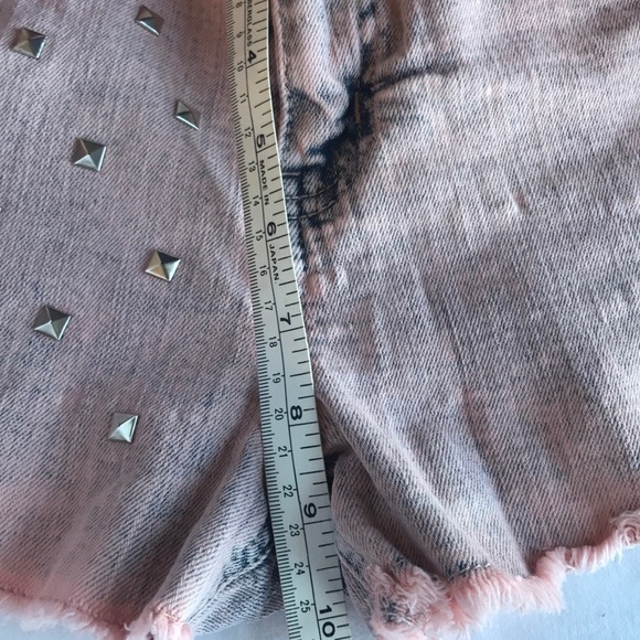 🌟Distressed Pink Studded Denim Shorts - Picture 6 of 8